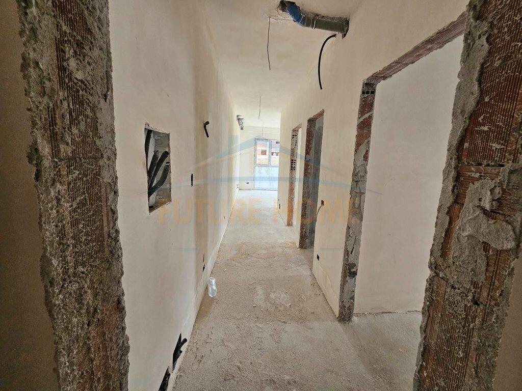 Shitet, Apartament 2+1, Green Field Residence ne Mullet,Tiranë.