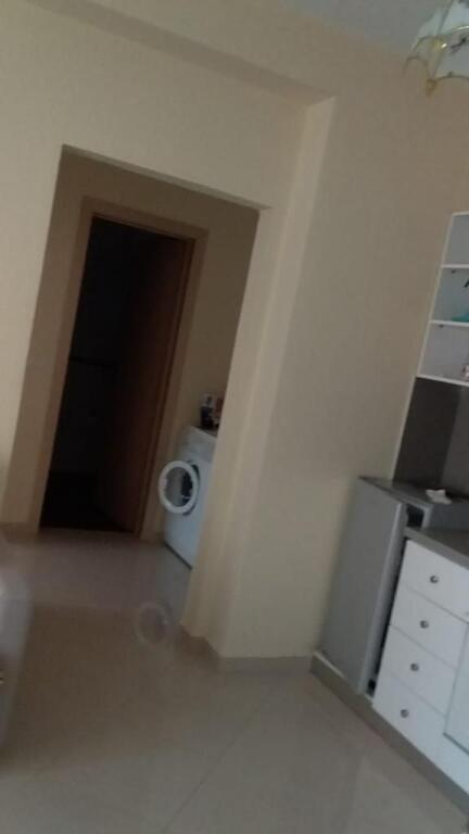 Shitet apartament prane liqenit te Pogradecit