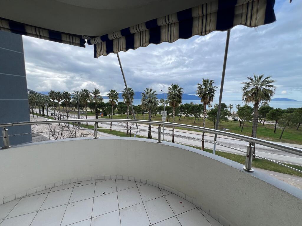 Apartament  me qira 2+1 me garazh ,Lungomare