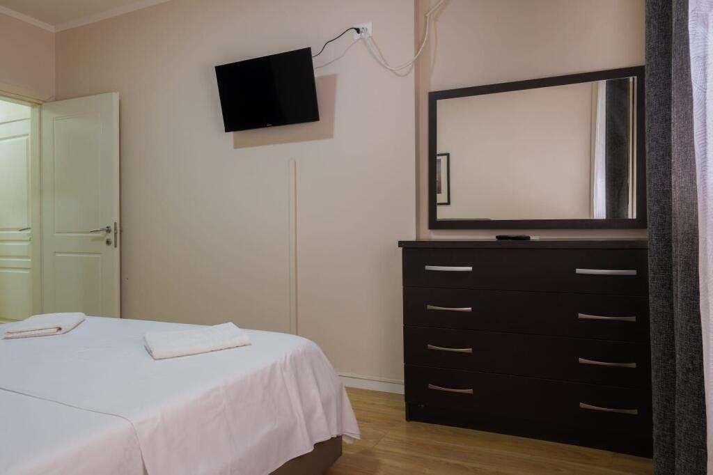 Jepet me qera apartament modern ne Qender te Tiranes