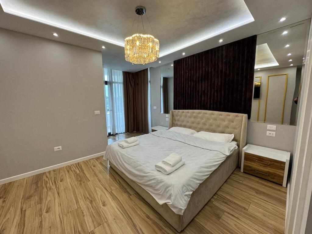 Jepet apartament me qera 2+1+2