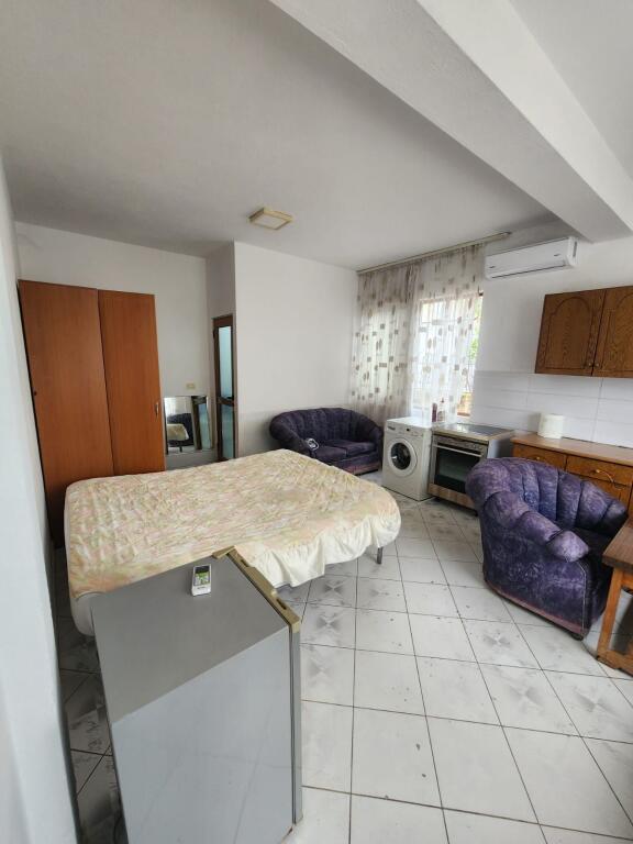 JEPET ME QERA GARSONERE NE KENETE DURRES