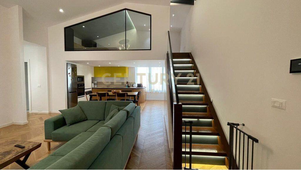 Jepet me qira apartament 3+1 me verandë, post parkimi të përfshirë – mobilim i ri, Kopshti Botanik!