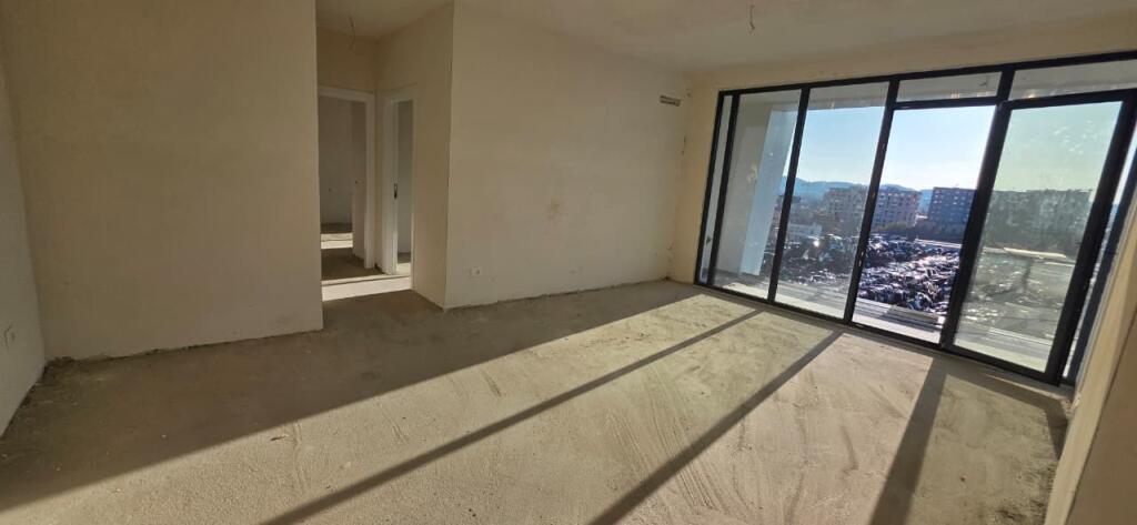 ZYRE ME QERA 100 M2 PORCELAN 700 EURO