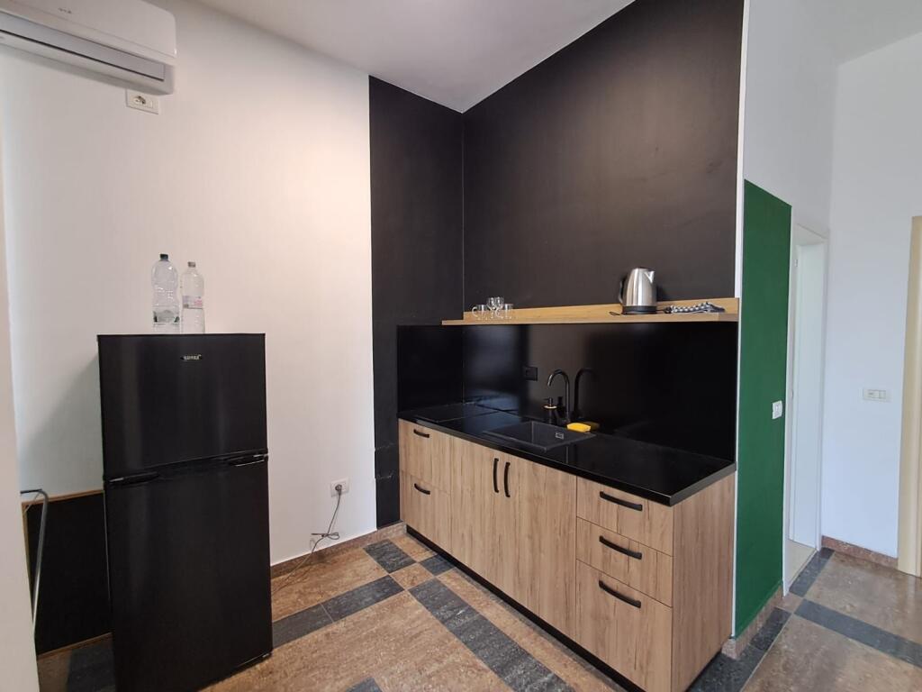 Shitet Garsoniere – Kompleksi Tocak Plazh Durres