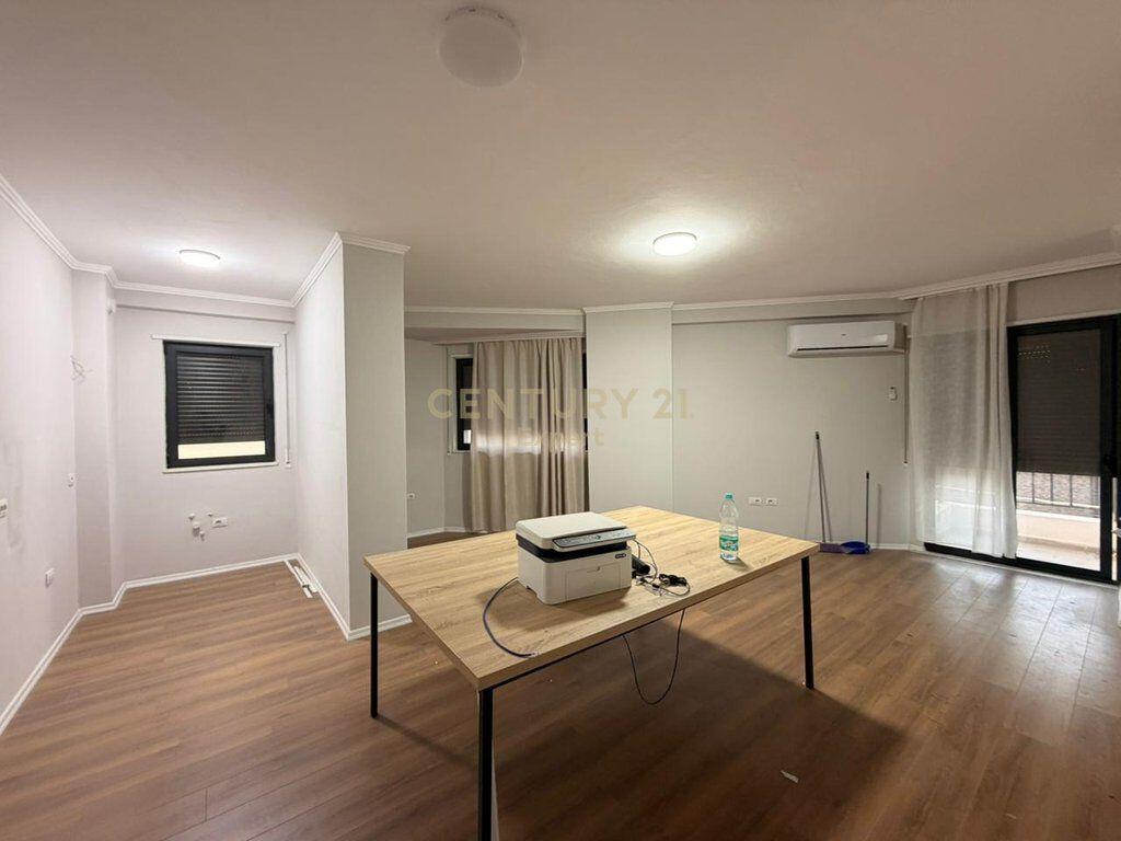 JAPIM ME QIRA APARTAMENT PER ZYRA NE RRUGE E DURRESIT!