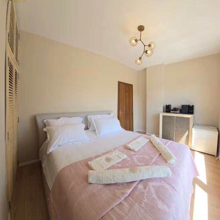 🏙️ Penthouse me Qira – Bllok💶 Çmimi: 1,200 € / muaj