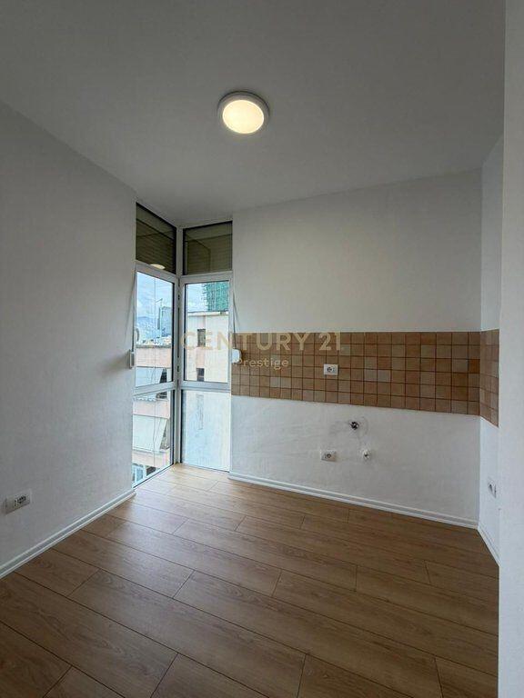APARTAMENT 3+1+2 ME QIRA, TEK ISH-EKSPOZITA, TIRANE!