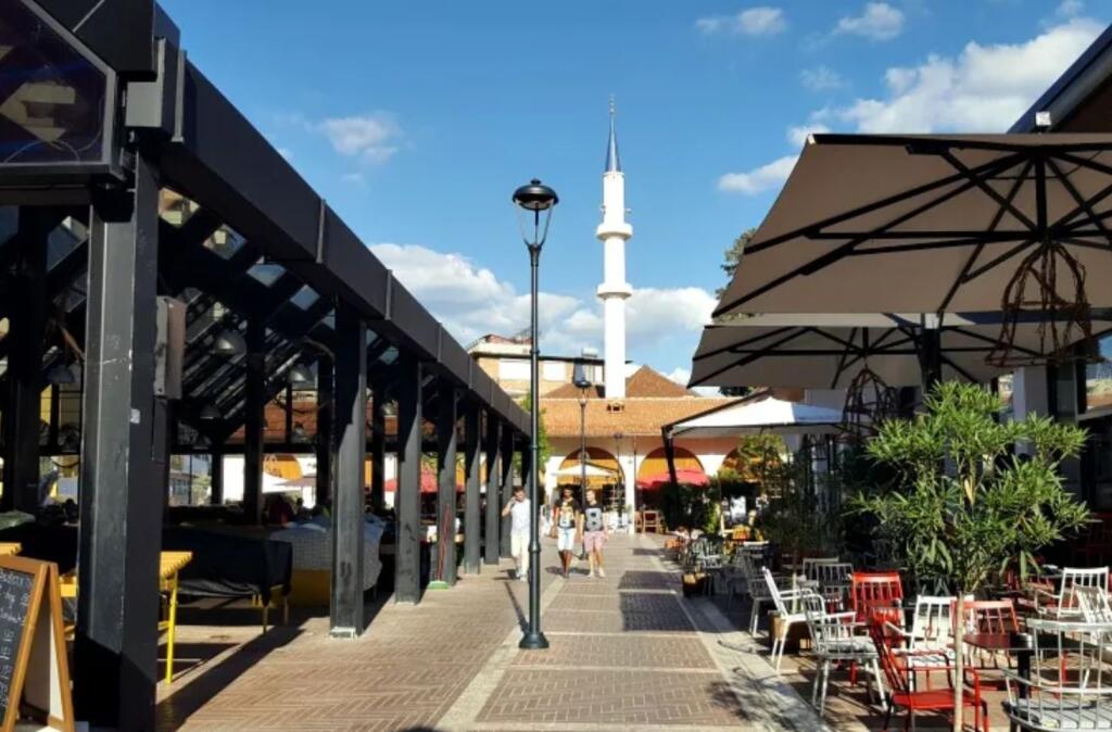 JEPET ME QIRA APARTAMENT 2+1 PRANË PAZARIT