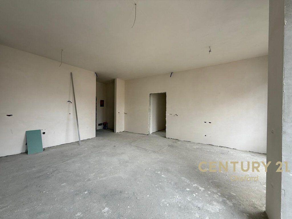 APARTAMENT 2+1+2+POST PARKIMI, TEK ISH FUSHA E AVIACIONIT PER SHITJE