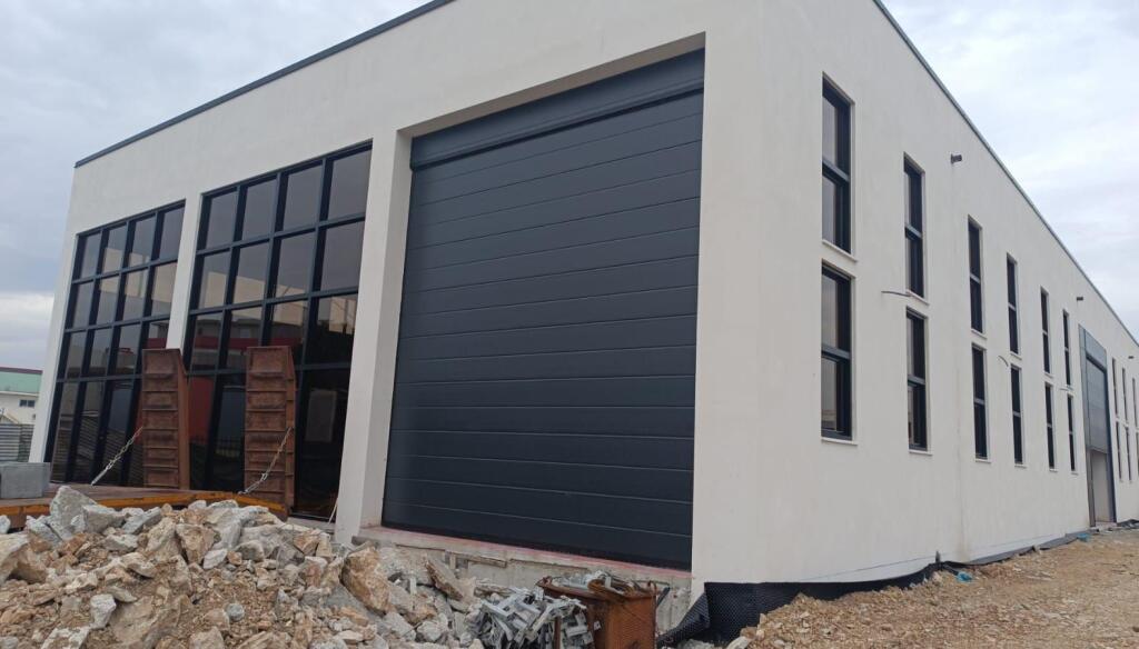 Jepet kapanon me qira , Vore , prane Esko SHPK .