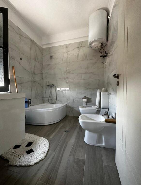 GARSONIERE ME QERA 42 M2 CASA ITALIA 30.000 LEKE