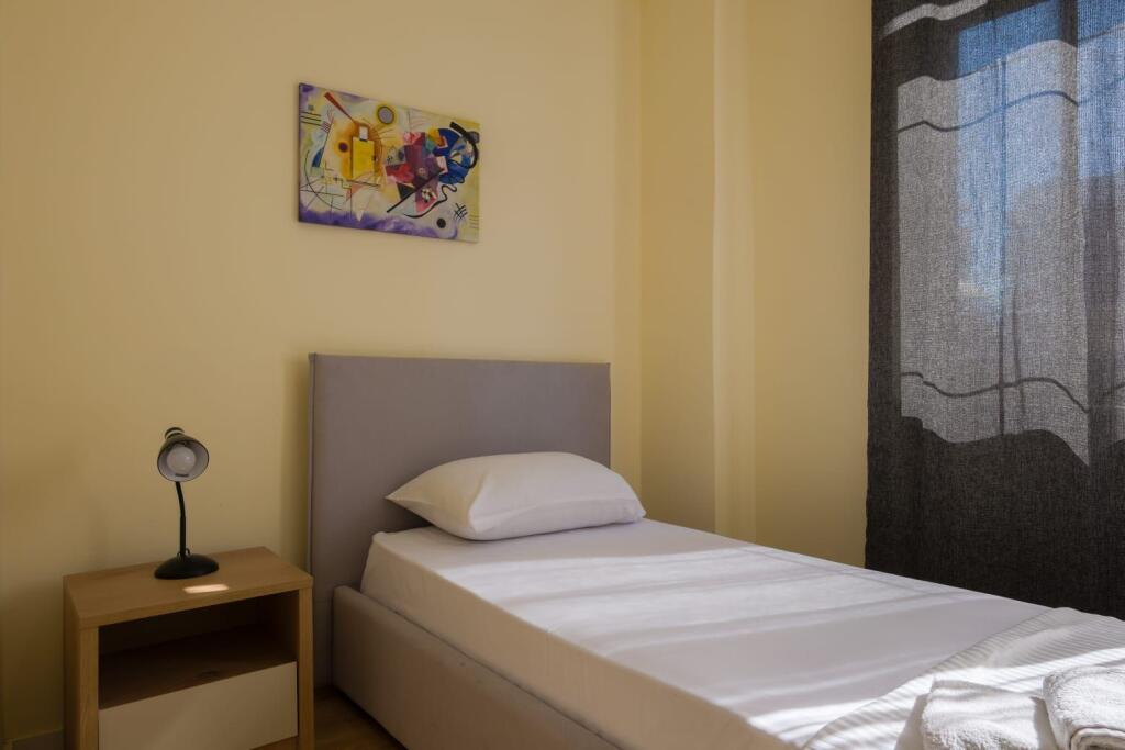 Jepet me qera apartament modern ne Qender te Tiranes