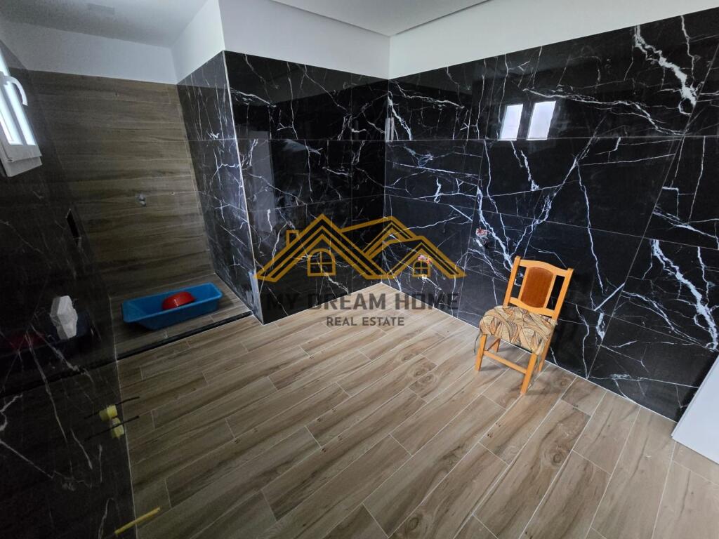 Shitet Vile Private Gjiri i Lalzit