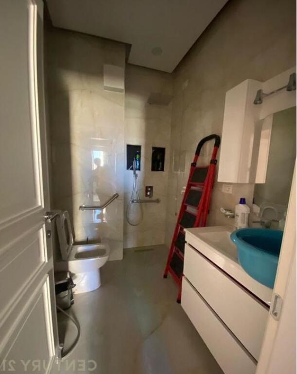 Apartament ne shitje 2+1+2 prane Vila Gold.