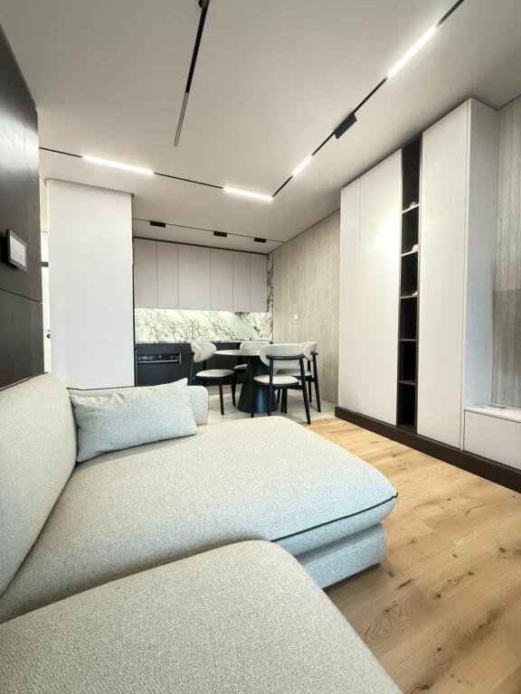 Jepet apartament 1+1 me qera tek Golden Tower, Mine Peza!