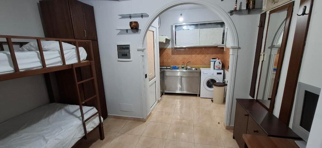 JEPET GARSONIERE ME QIRA TEK RRUGA E KAVAJES