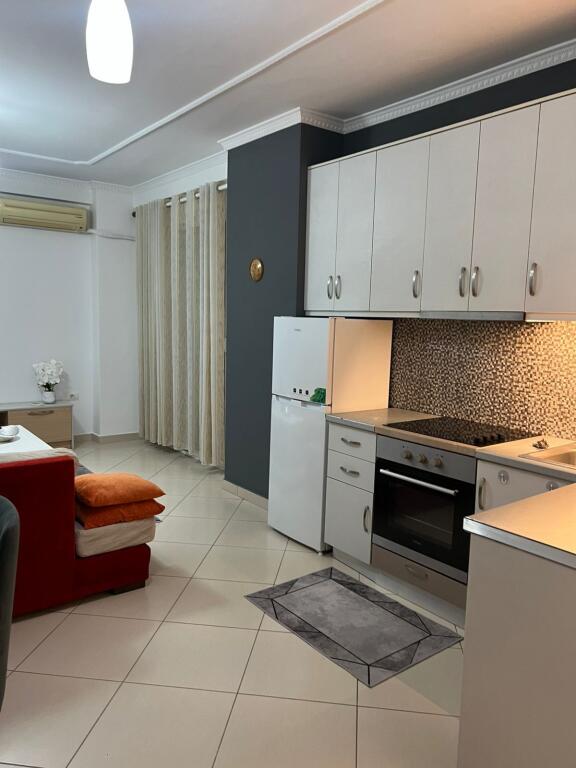 Appartamento 2+1+2 a Kodra e diellit in affitto 60.000 lekë