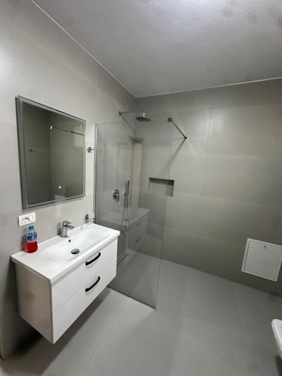 Jepet me Qira Apartament 2+1 – Shkoze !!!