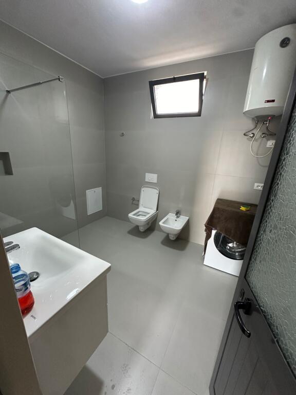 Jepet me Qira Apartament 2+1 – Shkoze !!!