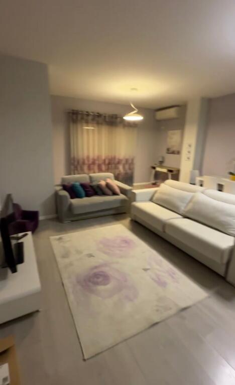 Jepet me qira 1+1 Rruga Jordan Misja 600€