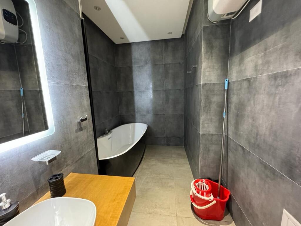 Jepet apartament me qera 2+1+2