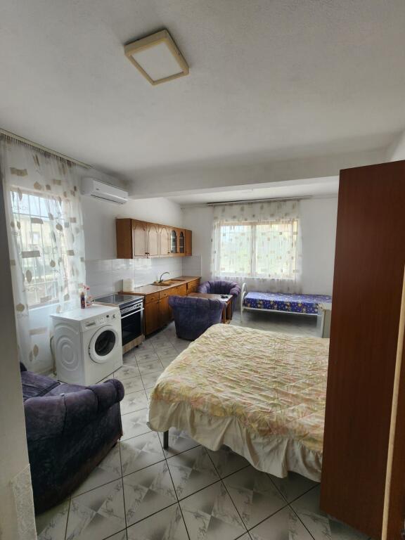 JEPET ME QERA GARSONERE NE KENETE DURRES