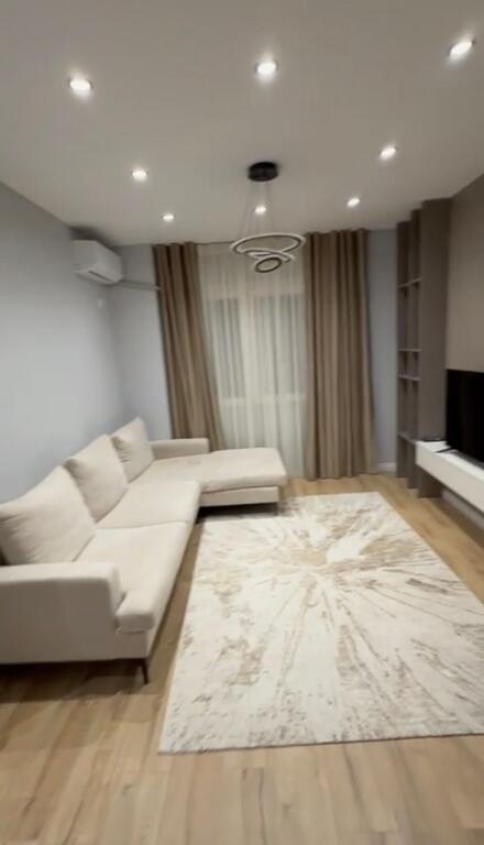 TEK 5 MAJ APARTAMENT 1+1 PER QIRA!