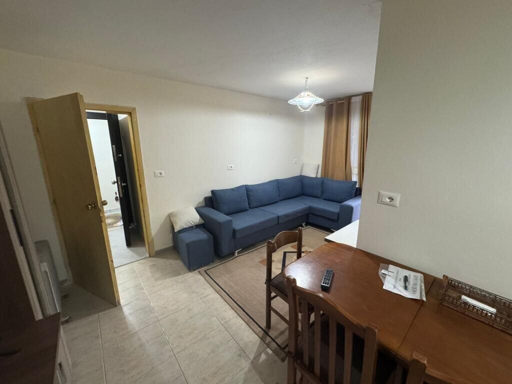 apartament me qira ne mes te Qendres