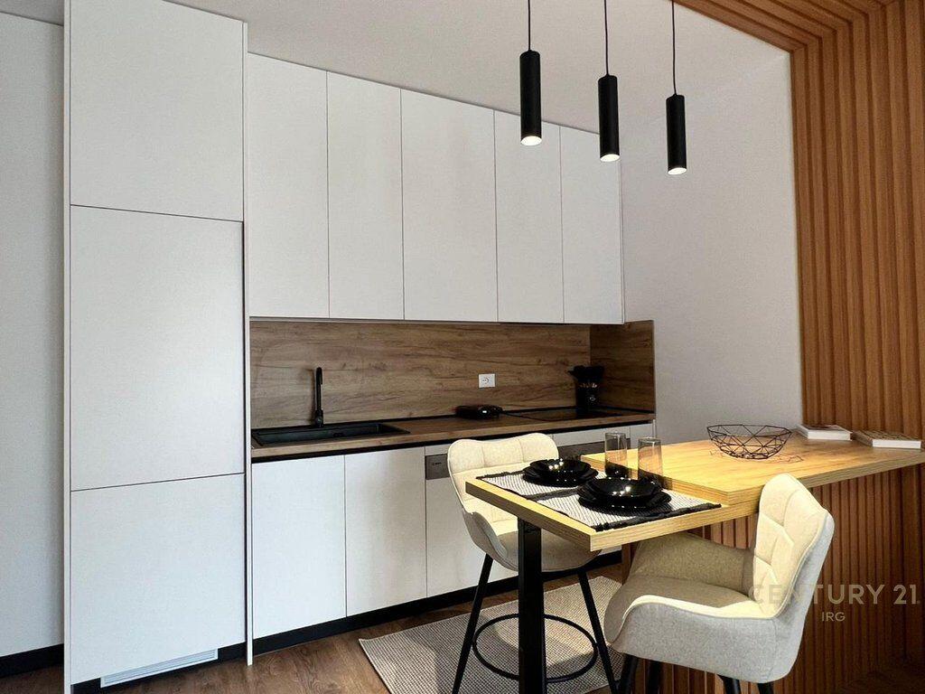 Apartament 1+1dhe post parkimi me qera tek Bulevardi i Ri