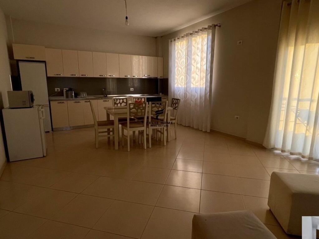 VILE ME QERA 2-KATESHE 360 M2 TEG 2.000 EURO