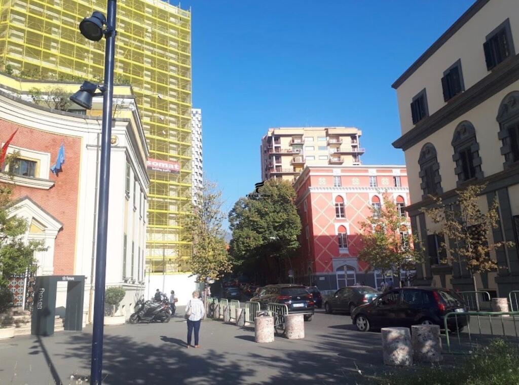 DYQAN ME QERA 91 M2 QENDER 3300 EURO