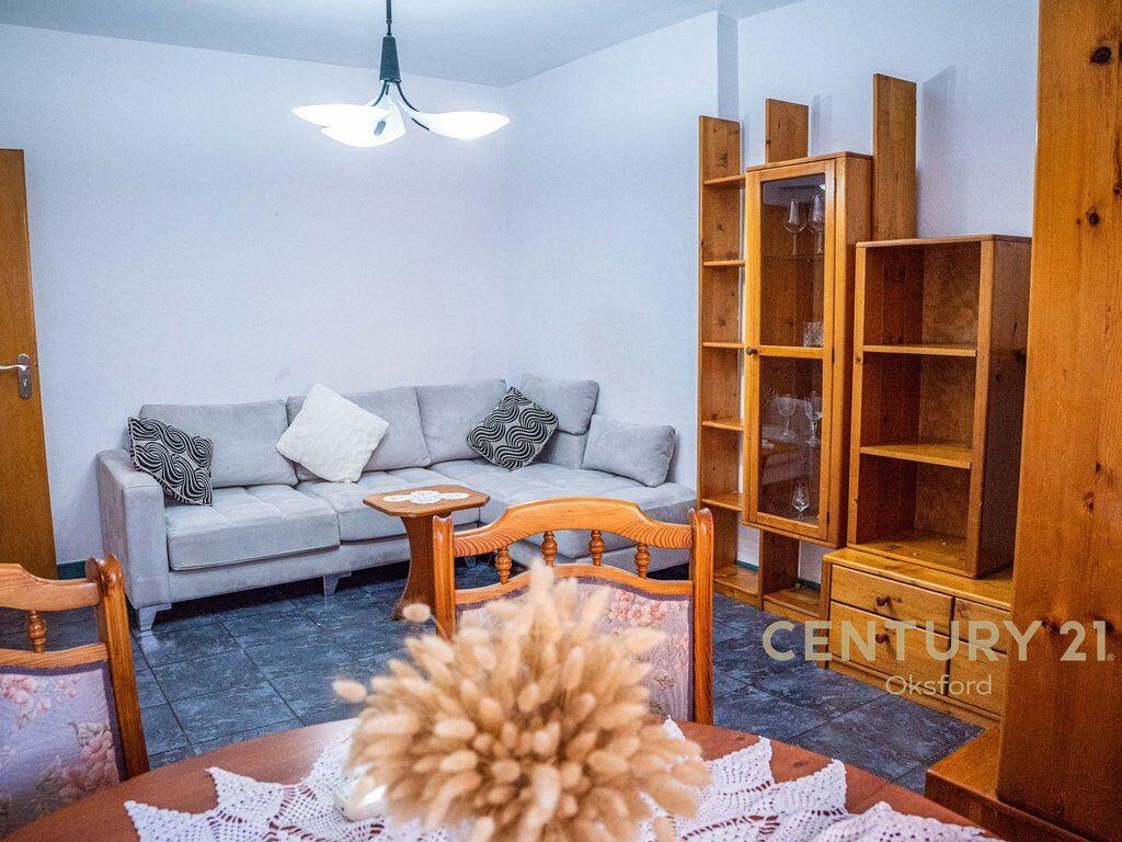 Apartament 2+1 Me QIRA tek Pazari i Ri!