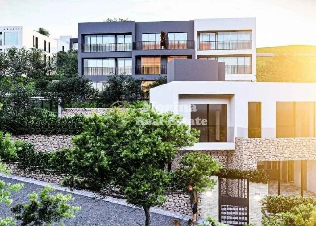 Shitje | Vilë 3 + 1 | Sauk, Farka Lake | 800000 €