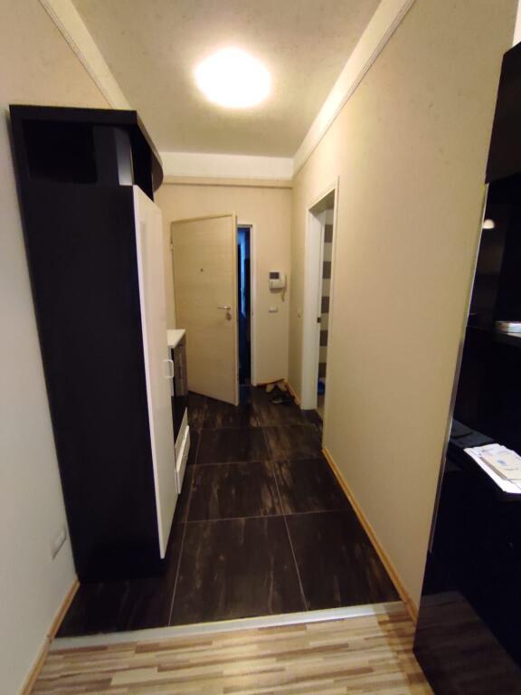 JEPET ME QERA APARTAMENT PLUS GARAZH PRANE MYSLYM SHYRIT !