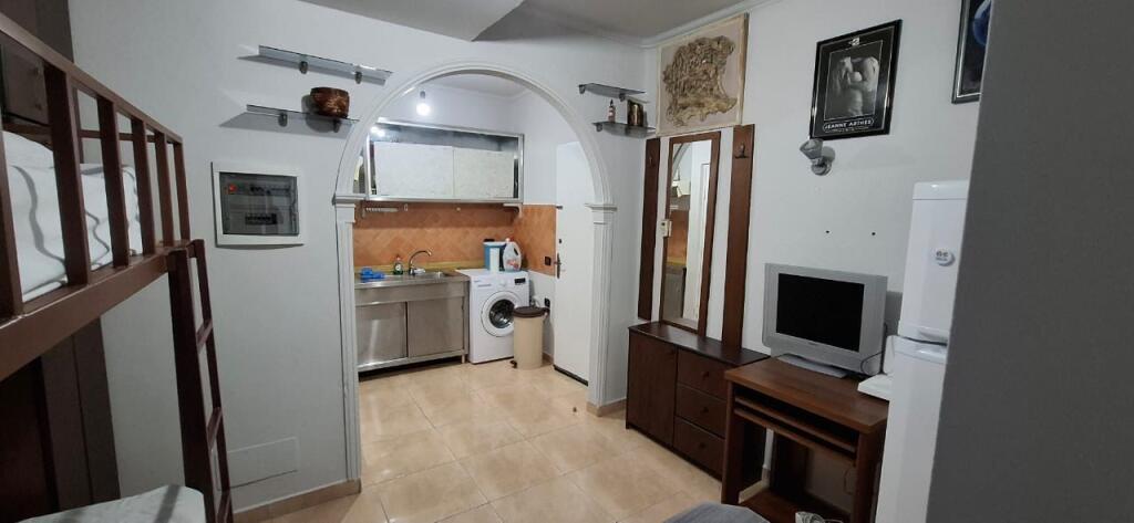 JEPET GARSONIERE ME QIRA TEK RRUGA E KAVAJES