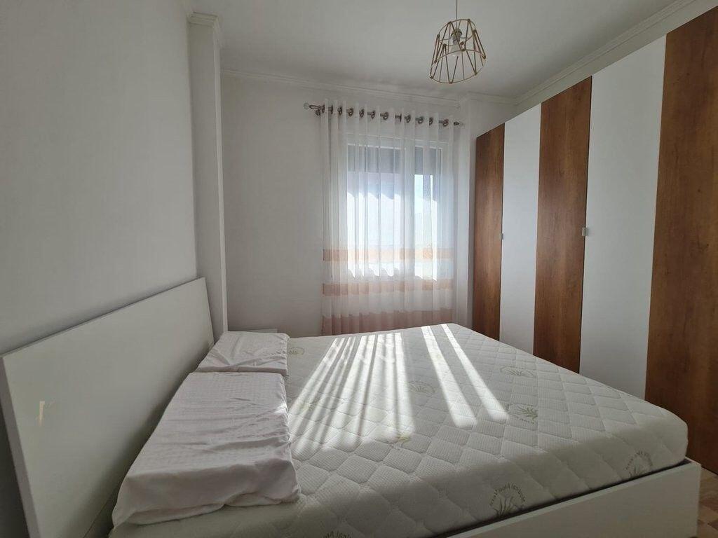 Affittiamo appartamento 2+1, di fronte alla scuola “Zonja e Këshillit të Mirë” !! 620 € /Mese