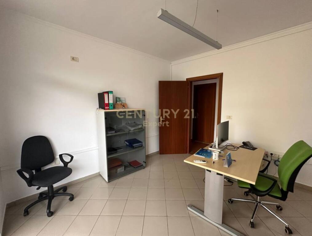 ✨ Zyrë 115 m² për Qira – Stadiumi Dinamo, Tirane