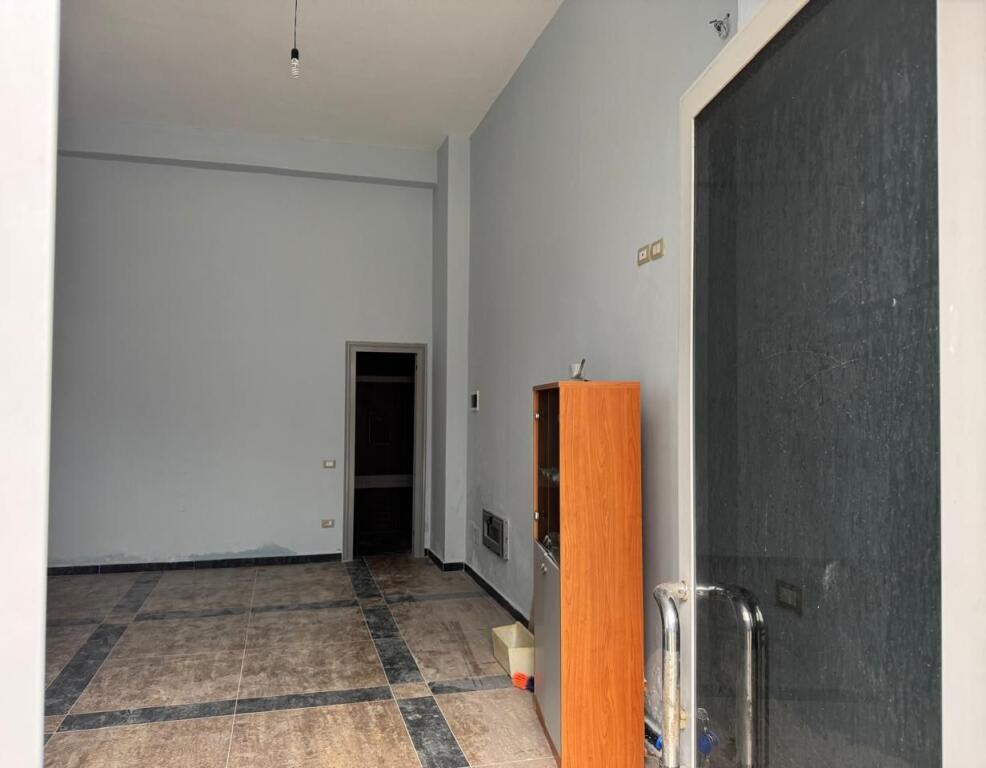 SHITET AMBIENT KOMERCIA NE PAZH DURRES