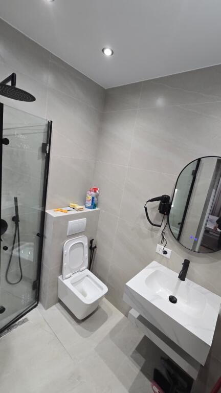 Super mundesi investimi 3 Garsoniere ne shitje tek Mine Peza ne Tirane