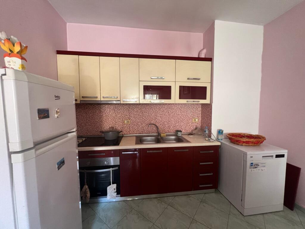 Apartament 2+1 me qera ne Misto Mame