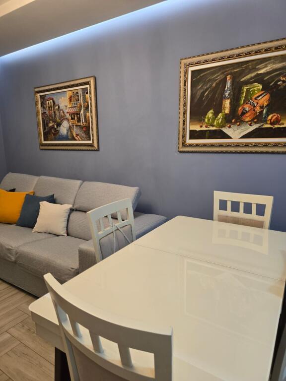 Ish- Restorant Durresi Rruga Ferit Xhajko Jepet Apartament 1+1 + Post ParkimiMe Qera