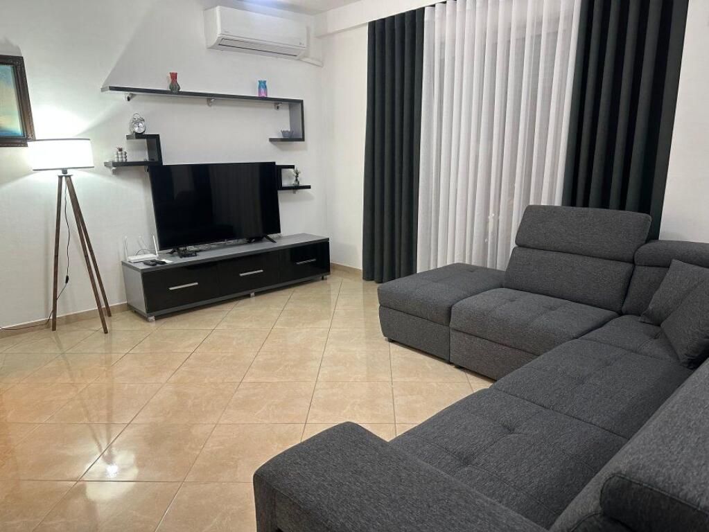 🏢Rruga Jordan Misja,Kompleksi “Gener 2”,jepet me qera apartament,2+1+2,i sapo mobiluar. 80,000Leke