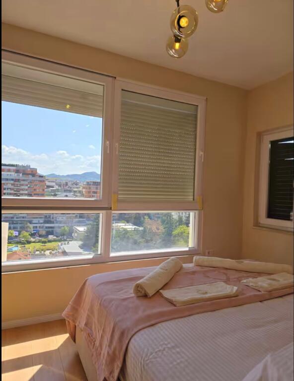 🏙️ Penthouse me Qira – Bllok💶 Çmimi: 1,200 € / muaj