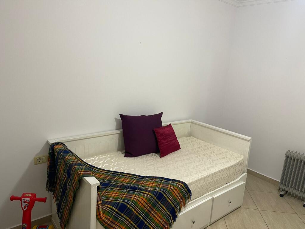 Jepet me qera apartament 2+1+2 Rruga Jordan Misja!