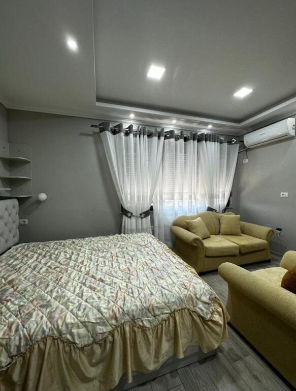 GARSONIERE ME QERA 42 M2 CASA ITALIA 30.000 LEKE