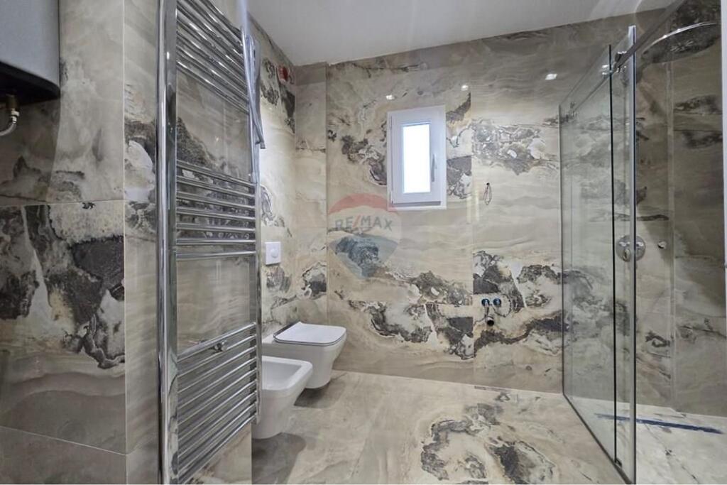 Apartament 2+1 në shitje te Shkolla e Kuqe