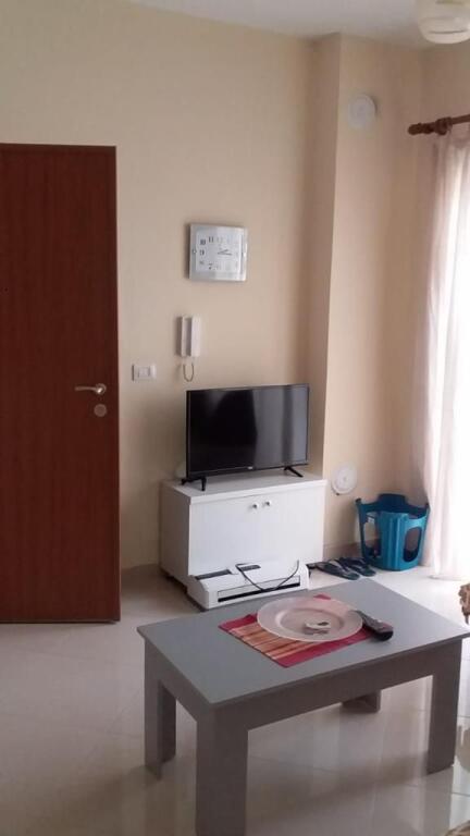 Shitet apartament prane liqenit te Pogradecit