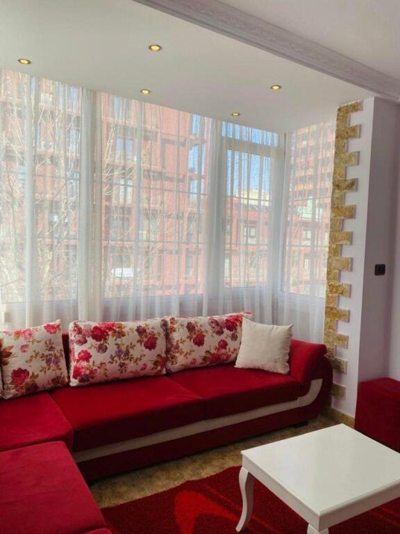 🏢Rruga e Kavajes ,prane Spitalit Gjerman jepet me qera apartament 2+1,i mobiluar . 600Euro