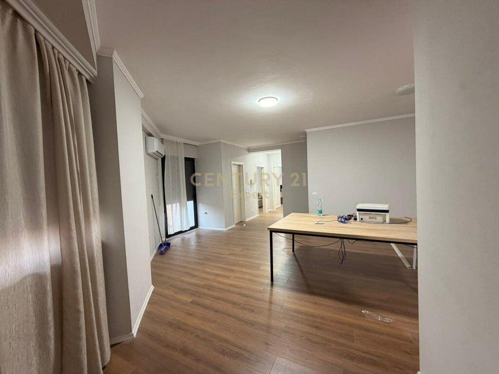 JAPIM ME QIRA APARTAMENT PER ZYRA NE RRUGE E DURRESIT!